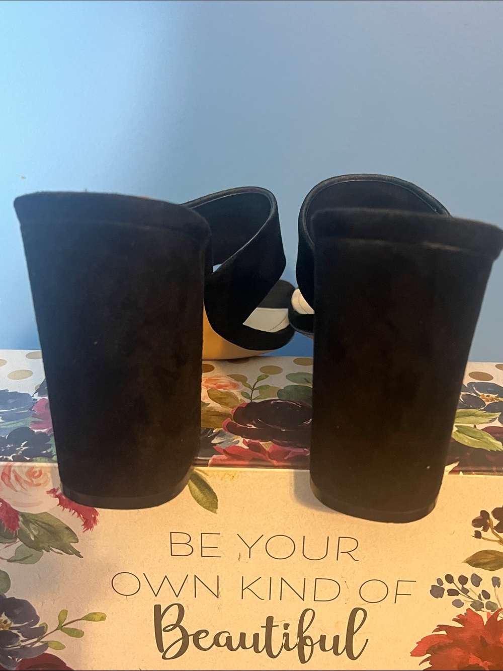Nine West Black Suede Thong Block Heel Sandals, Size 11 - Picture 3 of 6
